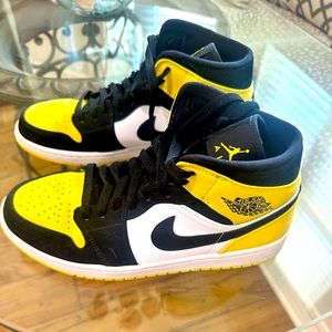 Air Jordan 1 Mid SE men’s shoes size 10